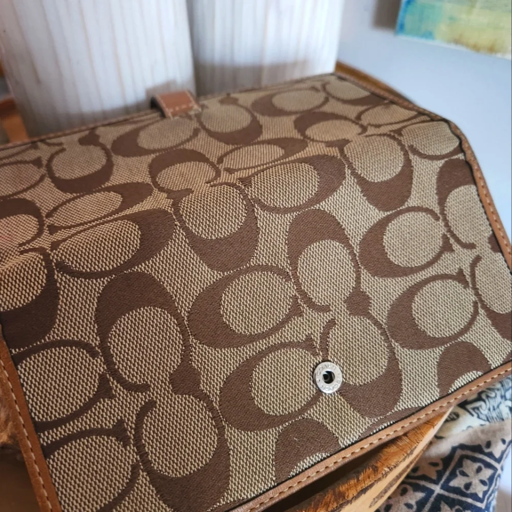 Classic COACH wallet with snap closure - Picture 4 of 8